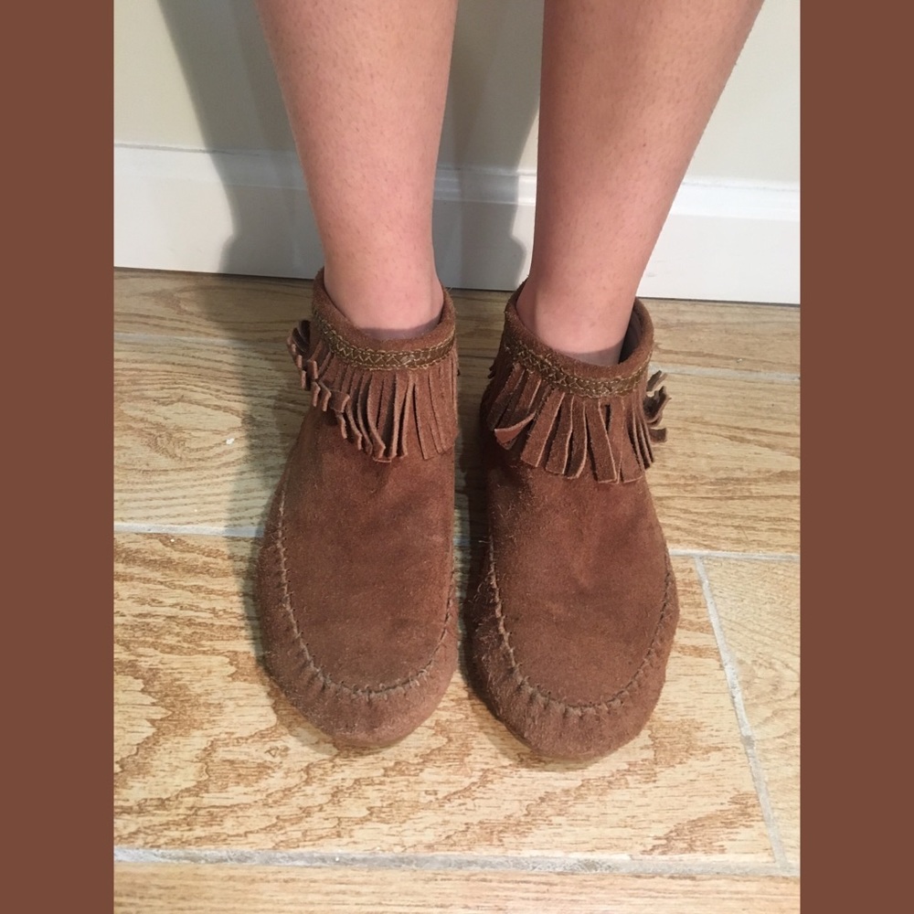 leather-suede boots with fringe